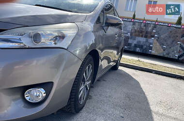Минивэн Toyota Verso 2014 в 