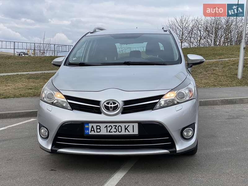 Мінівен Toyota Verso 2015 в Вінниці