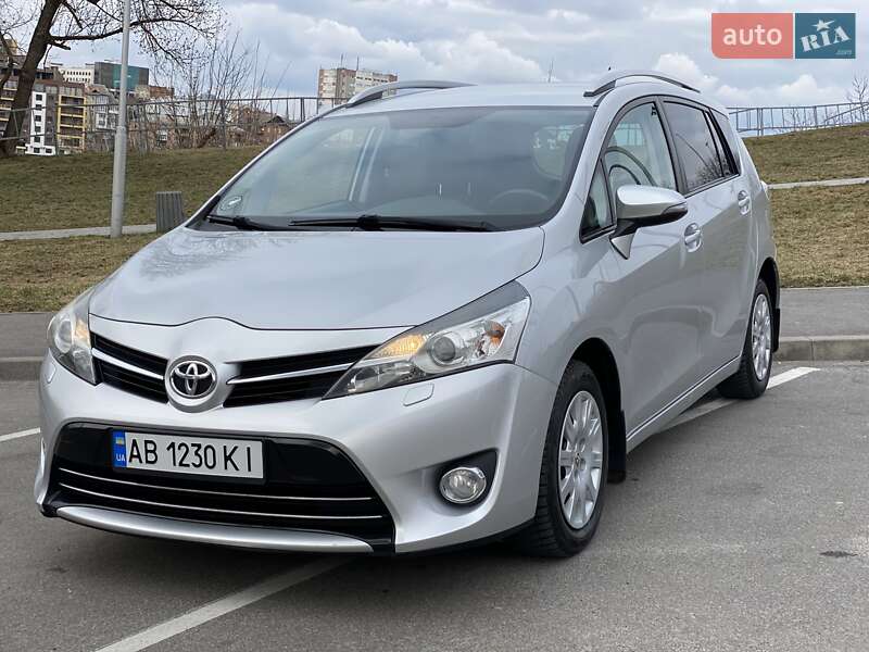 Мінівен Toyota Verso 2015 в Вінниці