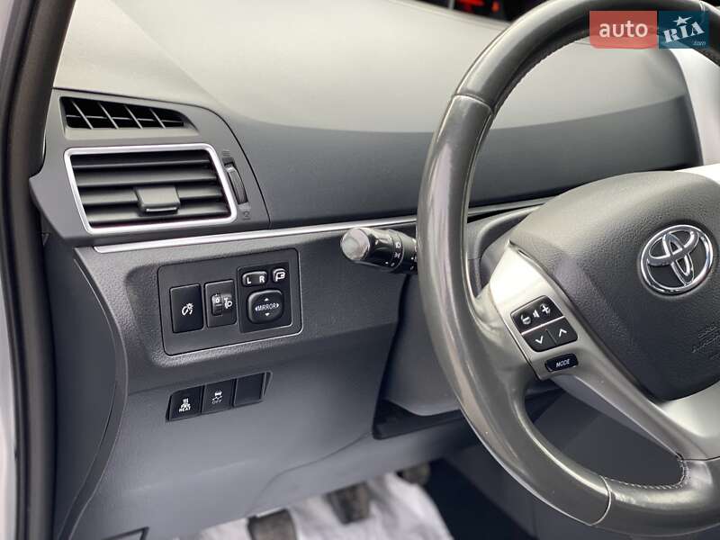 Мінівен Toyota Verso 2015 в Вінниці