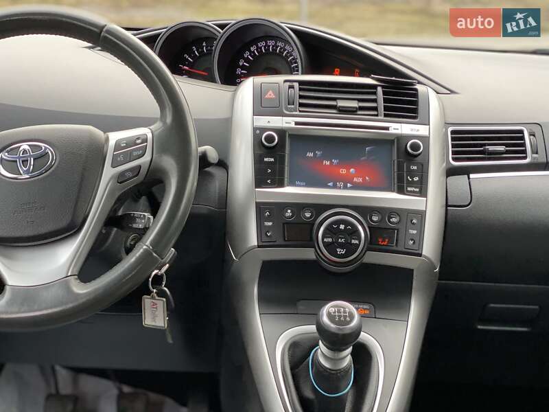 Мінівен Toyota Verso 2015 в Вінниці