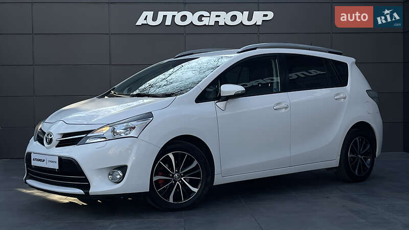Минивэн Toyota Verso 2017 в 
