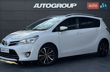 Минивэн Toyota Verso 2017 в 
