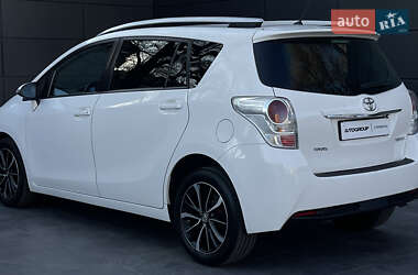Минивэн Toyota Verso 2017 в 