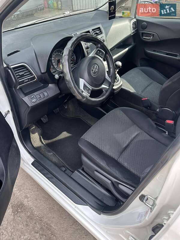 Мінівен Toyota Verso 2011 в Львові