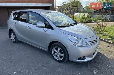 Минивэн Toyota Verso 2012 в 