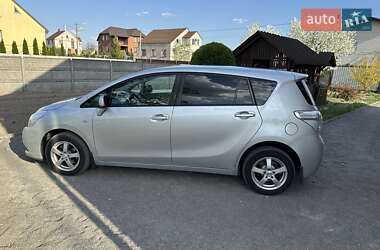 Минивэн Toyota Verso 2012 в 