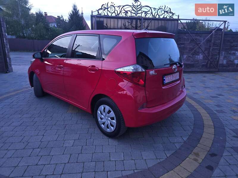 Мінівен Toyota Verso 2012 в Луцьку