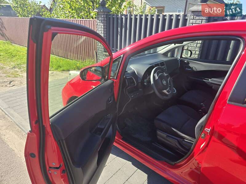 Мінівен Toyota Verso 2012 в Луцьку