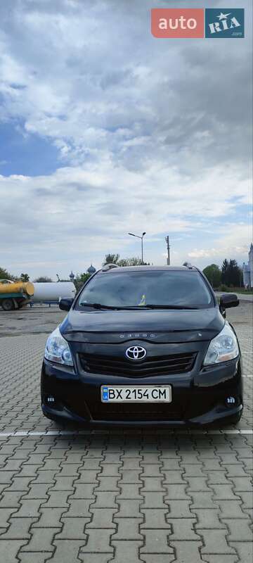 Минивэн Toyota Verso 2012 в Деражне
