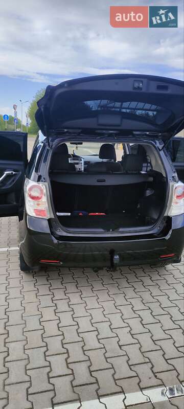 Минивэн Toyota Verso 2012 в Деражне