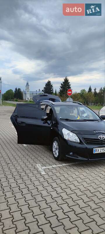 Минивэн Toyota Verso 2012 в Деражне