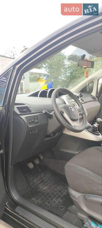 Минивэн Toyota Verso 2012 в Деражне