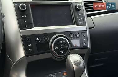 Минивэн Toyota Verso 2013 в 