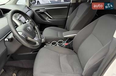 Минивэн Toyota Verso 2013 в 