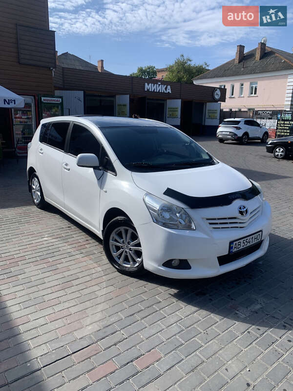 Мінівен Toyota Verso 2010 в Черкасах