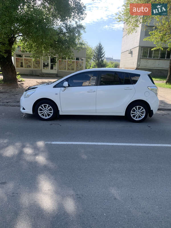 Мінівен Toyota Verso 2010 в Черкасах