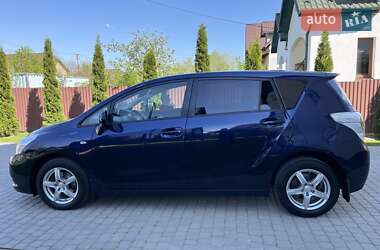 Минивэн Toyota Verso 2012 в 