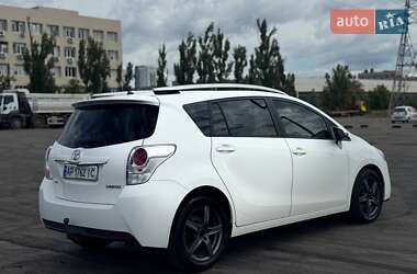 Минивэн Toyota Verso 2013 в 