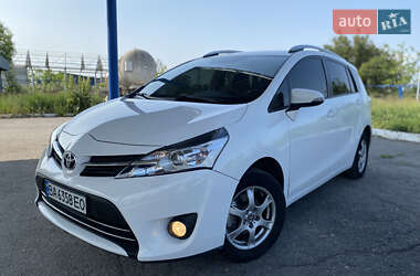Минивэн Toyota Verso 2014 в 