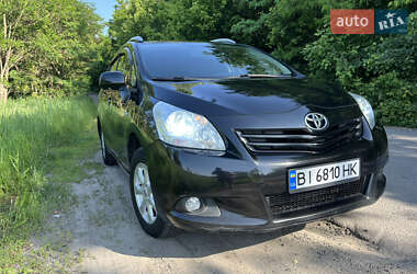 Минивэн Toyota Verso 2011 в 