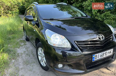 Минивэн Toyota Verso 2011 в 