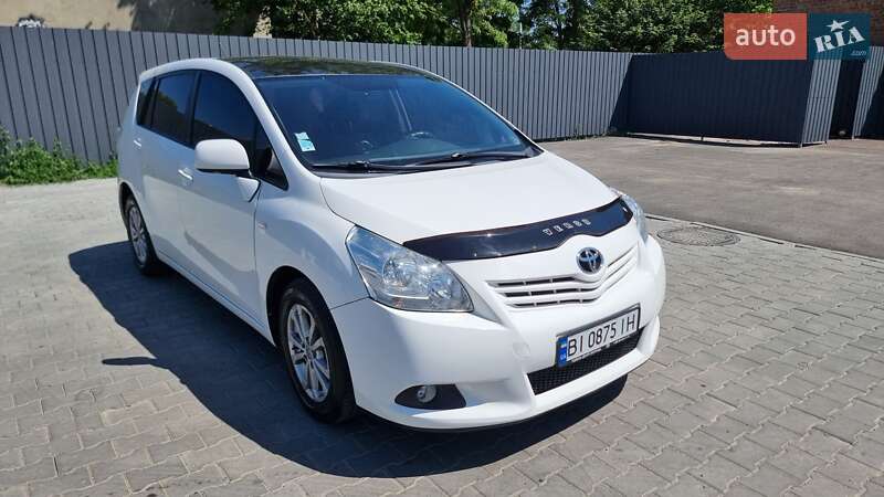 Мінівен Toyota Verso 2011 в Полтаві