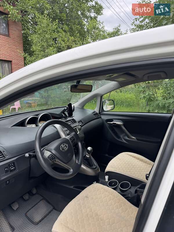 Мінівен Toyota Verso 2009 в Харкові