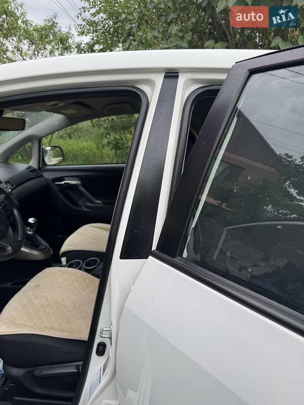 Мінівен Toyota Verso 2009 в Харкові