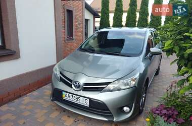 Минивэн Toyota Verso 2013 в Святопетровское