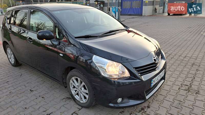 Минивэн Toyota Verso 2012 в Кривом Роге