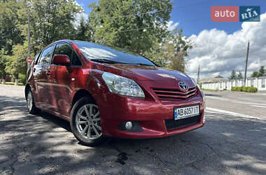 Мінівен Toyota Verso 2010 в 