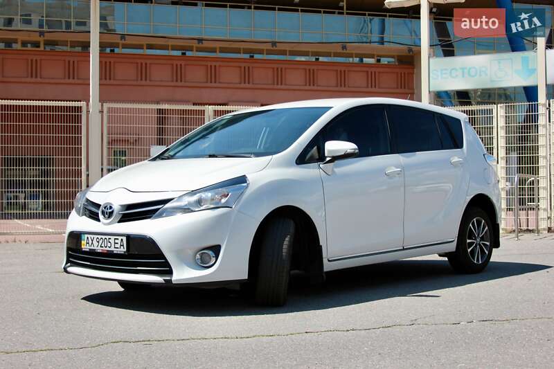 Мінівен Toyota Verso 2013 в Харкові