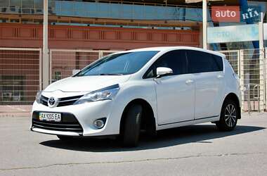Мінівен Toyota Verso 2013 в 