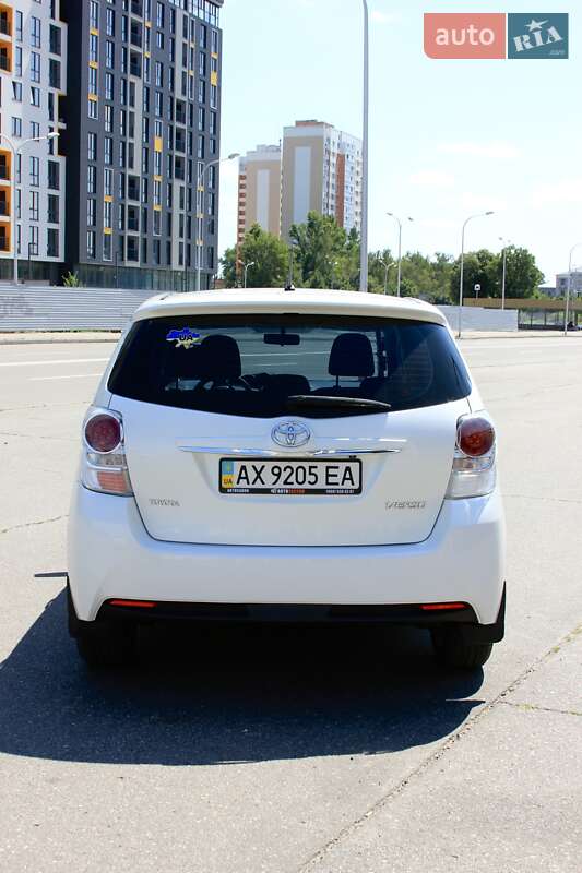 Мінівен Toyota Verso 2013 в Харкові