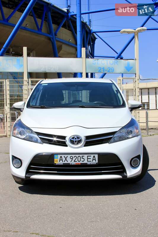 Мінівен Toyota Verso 2013 в Харкові