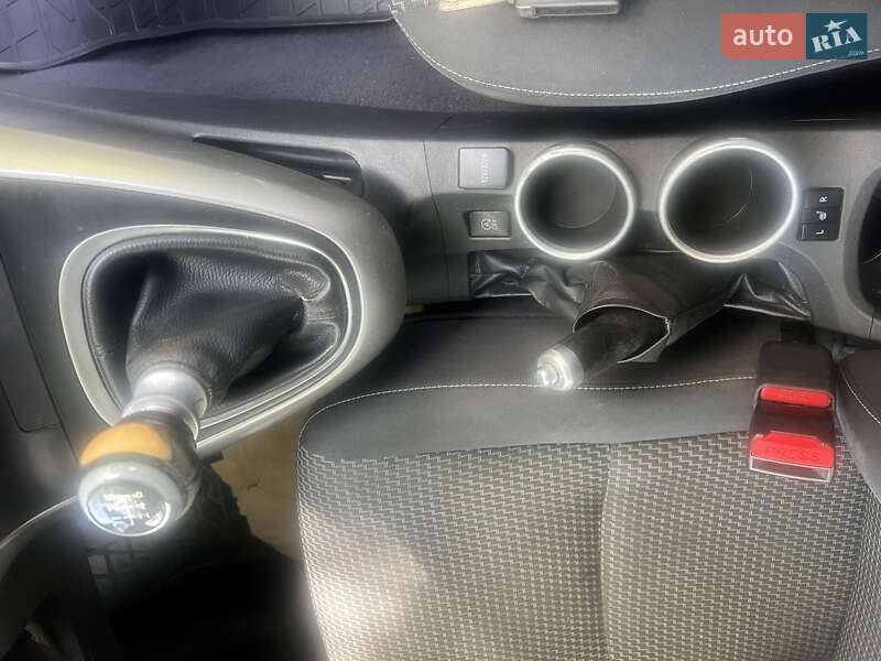 Мінівен Toyota Verso 2014 в Золочеві