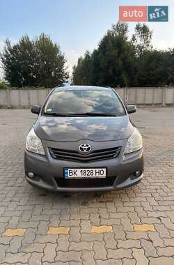 Мінівен Toyota Verso 2009 в Сарнах