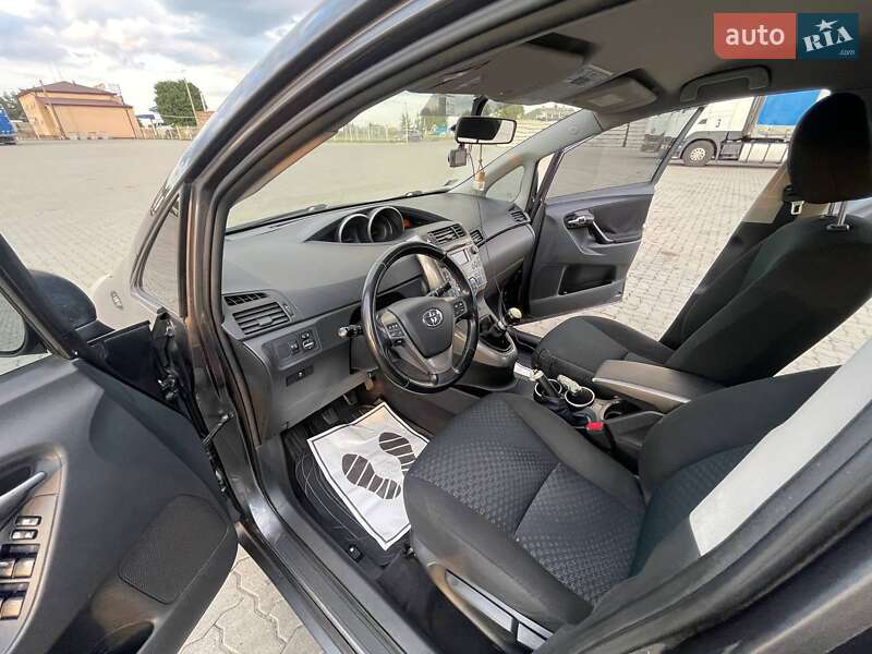 Минивэн Toyota Verso 2009 в Сарнах