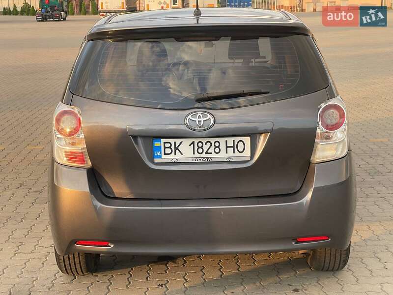 Минивэн Toyota Verso 2009 в Сарнах