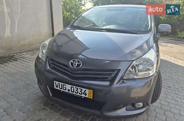 Минивэн Toyota Verso 2010 в 
