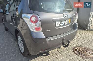 Минивэн Toyota Verso 2010 в 