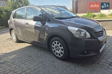 Минивэн Toyota Verso 2010 в 