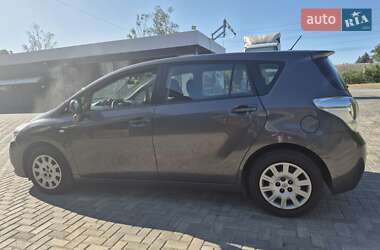 Минивэн Toyota Verso 2010 в 