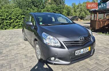 Минивэн Toyota Verso 2010 в 