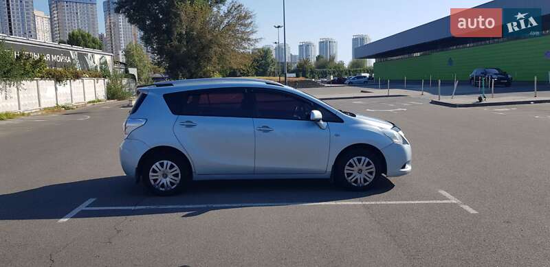 Мінівен Toyota Verso 2010 в Києві