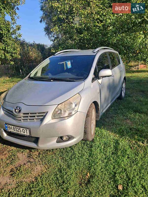 Мінівен Toyota Verso 2009 в Золотоноші