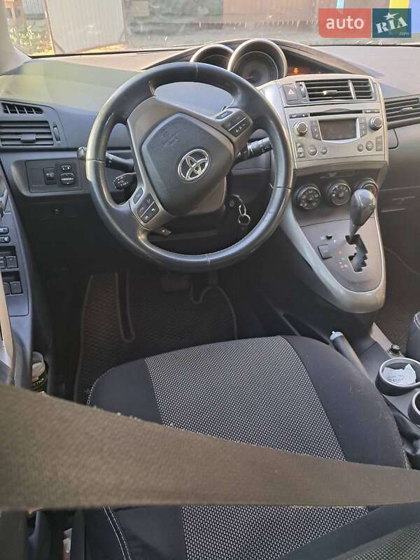 Мінівен Toyota Verso 2009 в Золотоноші