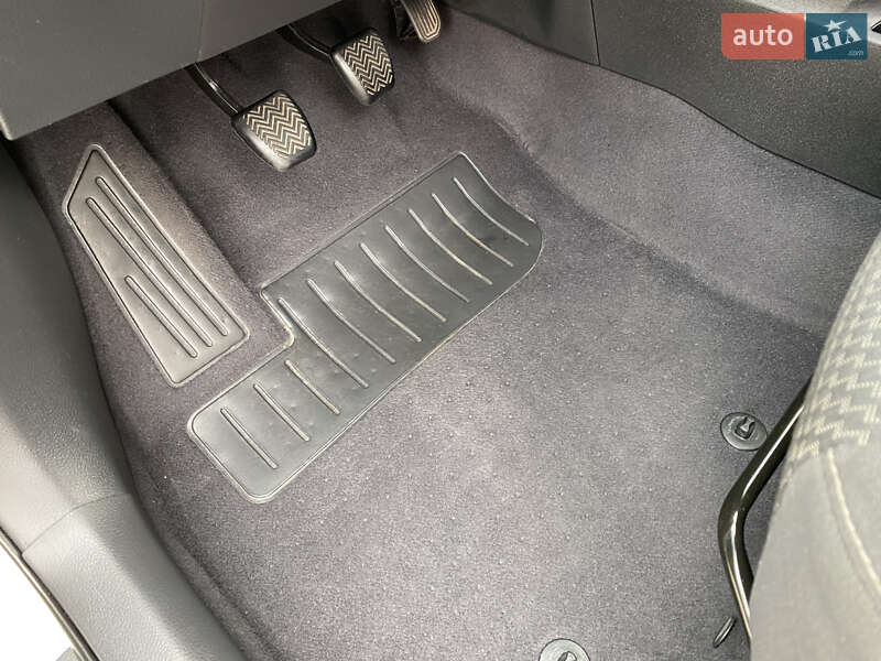 Мінівен Toyota Verso 2015 в Житомирі