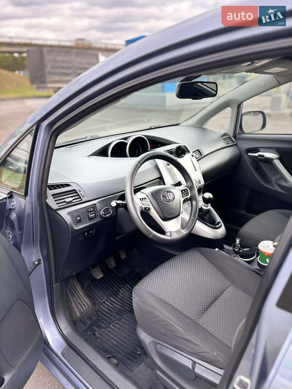 Мінівен Toyota Verso 2011 в Києві